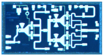 22 GHz 대역 8 W 급 전력증폭기 사진