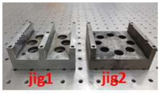 고정 방식이 다른 지그 구성 (지그1, 지그2)