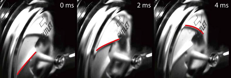 펌프 임펠러가 5000 rpm으로 회전하는 상황에서 고속촬영한 이미지