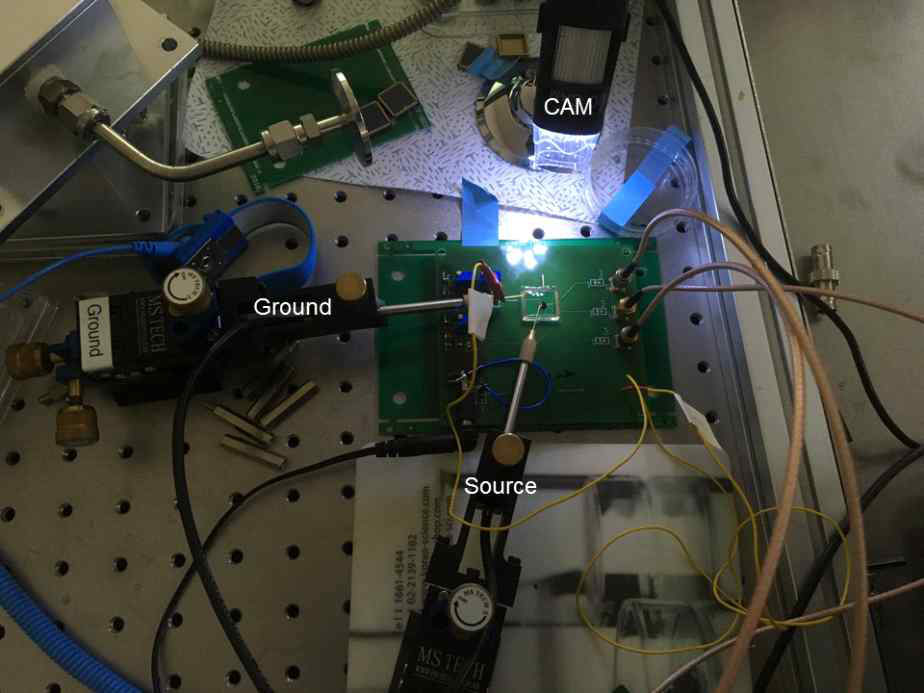 고집적 나노 IC 칩의 voltage 변화에 따른 신호 패턴을 측정하기 위해 probe-test 진행