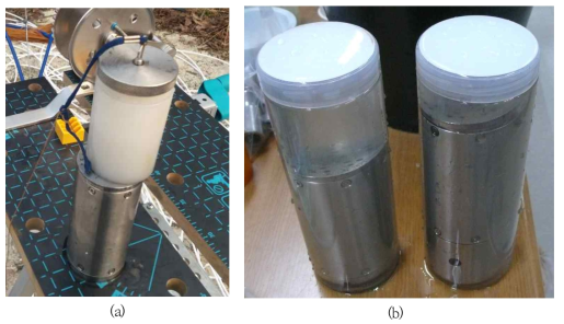 부식 모듈의 회수 사진 (a)와 지하수에 보관된 회수된 부식 모듈 (b)