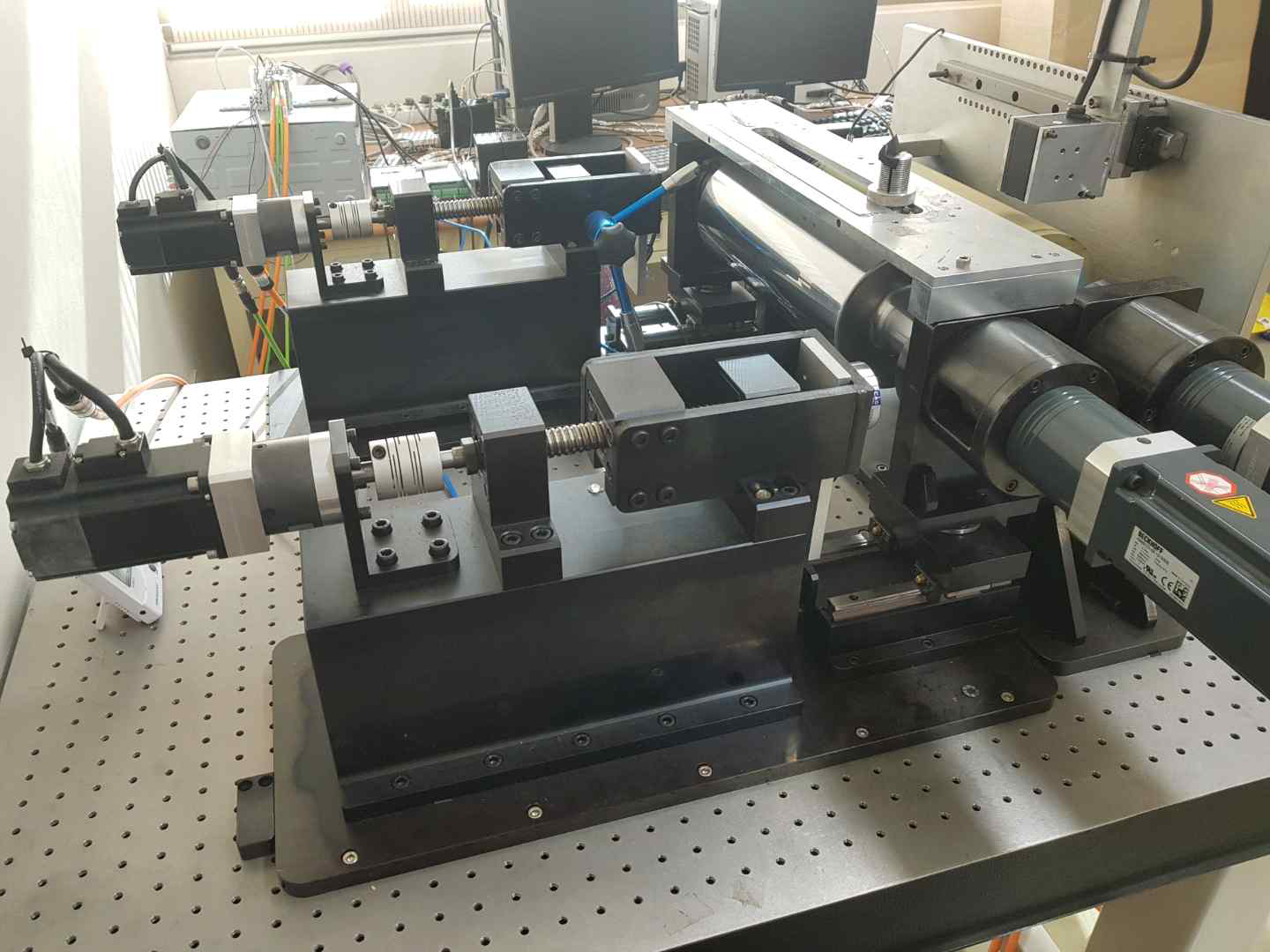 Roll-to-Roll printing pressure control system