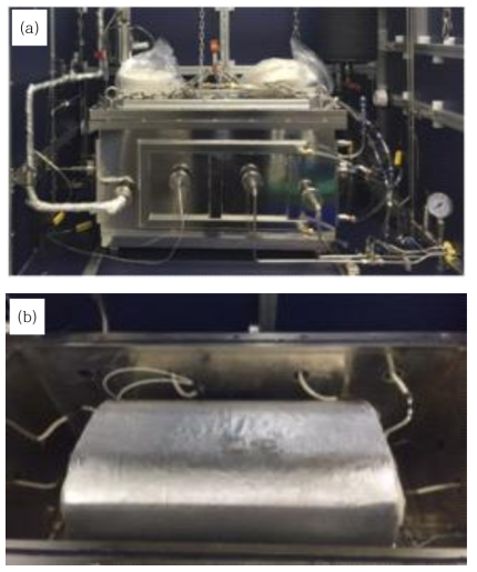 가압 및 차압 제어 시험 장비 : (a) 가압챔버 외부, (b) 가압챔버 내부