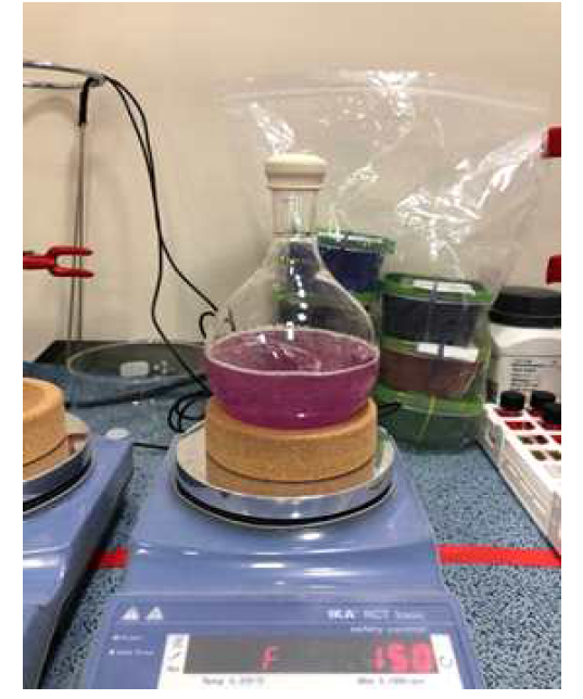 Hydroxy terminated PDMS와 광변색 염료 교반