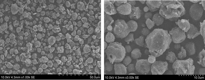 공기 압력(0.6~0.7MPa)을 증가시킨 뒤 Nozzle을 이용해 분사한 실리콘-탄소 복합체 사진