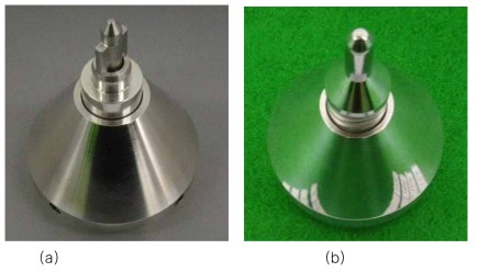 (a) CT 조사공과 (b) OR5 조사공에서 조사되는 조사시험 캡슐의 rod tip