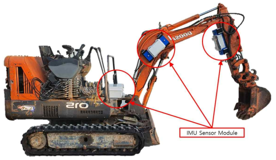 굴삭기에 관성측정장치를 부착한 모습