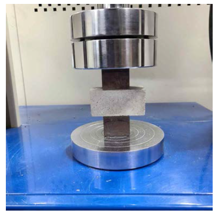 모르타르 보수재료의 압축강도 실험사진