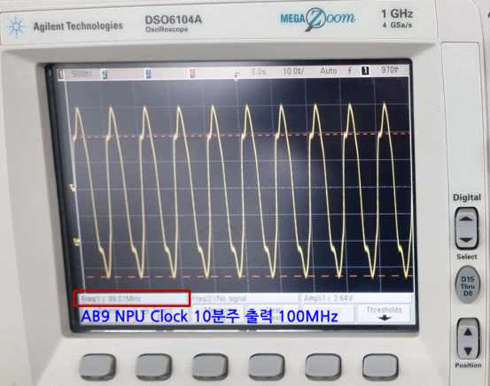 NPU의 동작 clock을 10분주한 출력 파형을 오실로스코프로 측정