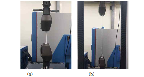 PE(E308) 시료 인장시험 (a) 시험 시작; (b) 시험 종료
