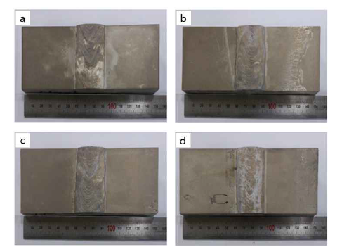 각 용접와이어에 따른 용접부 부식 외관 (a) 입열량 32.6 kJ/cm 용접조건 (AlMg_S10), (b) 입열량 31.5 kJ/cm 용접조건 (AlMg_K10), (c) 입열량 34 kJ/cm 용접조건 (AlMg_K11), (d) 열량 31.6 kJ/cm 용접조건 (AlMg_K12)