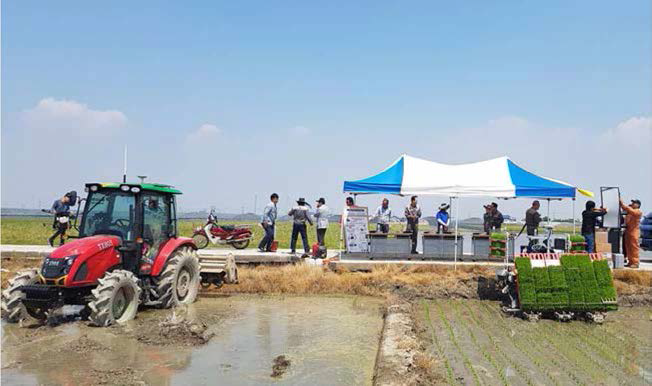 자율주행 농업 기 계 시 연회 (동양물산기업 (주)， 2017년 5월)