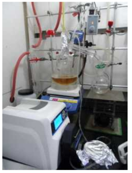 The reaction apparatus for the synthesis of diallyl decanedioate