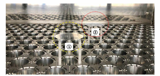 BCE 구조 소자 샘플의 챔버 로딩 위치