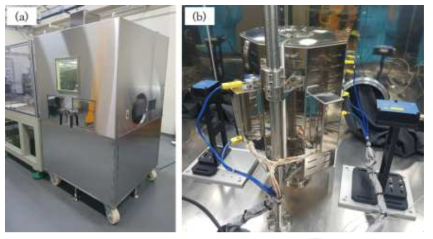 (a) 크립 시험기 글로브 박스 (b) 글로브 박스 내부 시편가열장치