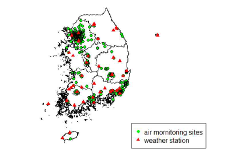 일사량 관측소와 대기오염물질 관측소의 공간적 분포