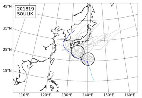 태풍 솔릭의 진로가 서쪽으로 급격히 변화한 위치와 기상청 태풍 5일 예보 의 5일차 위치를 중심으로 하는 반경 350km의 원 두 개를 설정하고(검은색 실선) 1979년부터 2017년까지 발생한 과거 태풍 중 두 개의 원을 모두 통과한 태풍의 경로(회색실선)를 나타낸 것이다. 태풍 솔릭의 경로는 파란색 실선으로 표시하였다