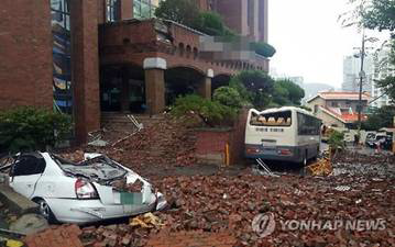 The picture of lightning damage in Busan, August 1th, 2016