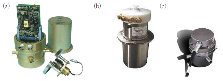 초저주파 센서: (a) CEA MB2005, (b) Chaparral Physics Model 50, (c) CEA MB3a