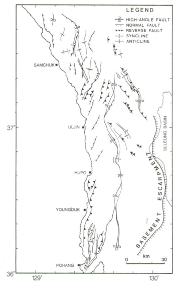 Yoon(1994)에서 제시된 동해대륙주변부의 종합 단층분포도
