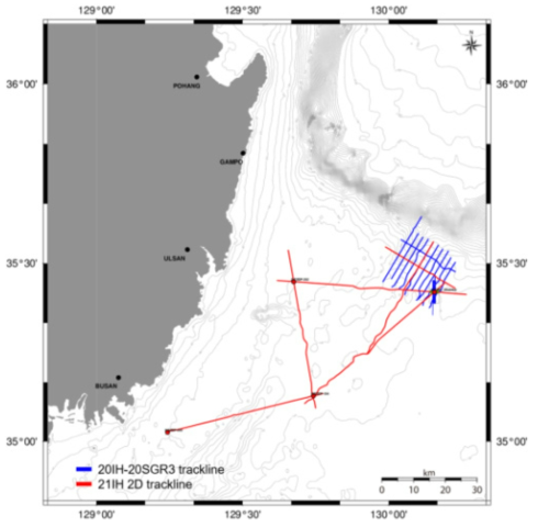 Bathymetry map and 2D track lines (2020: blue, 2021: red)