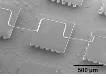 칩-칩 간의 3차원 interconnect 배선 형성