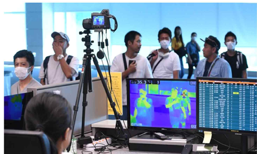 열화상 카메라를 통한 감염자 감시 예 (출처) 뉴시스. (2018). “인천공항 열화상 카메라”