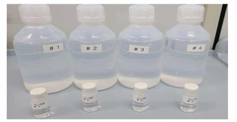 교차검증을 위한 시료(작은병: Tc-99, 큰병:Co-60) 제조