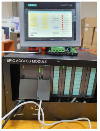 인터페이스 역할의 PLC와 터치 패널