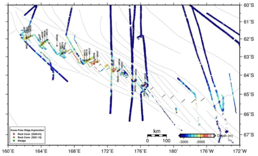 확장-균열대 지역을 지나는 탐사 측선들, 측선을 따라 현재까지 획득된 고해상도 멀티빔 지형자료와 해저면 암석시료 샘플링 위치(삼각형[락코어] 및 사각형[드렛지])가 표시되어 있음