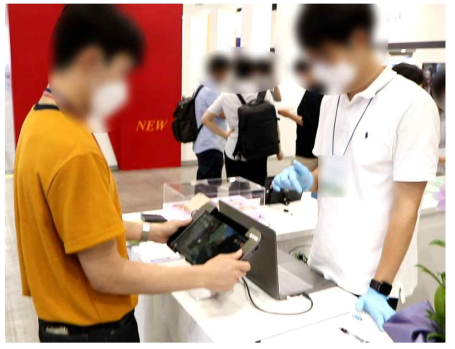 촉질감 체험용 시제품 시연 장면